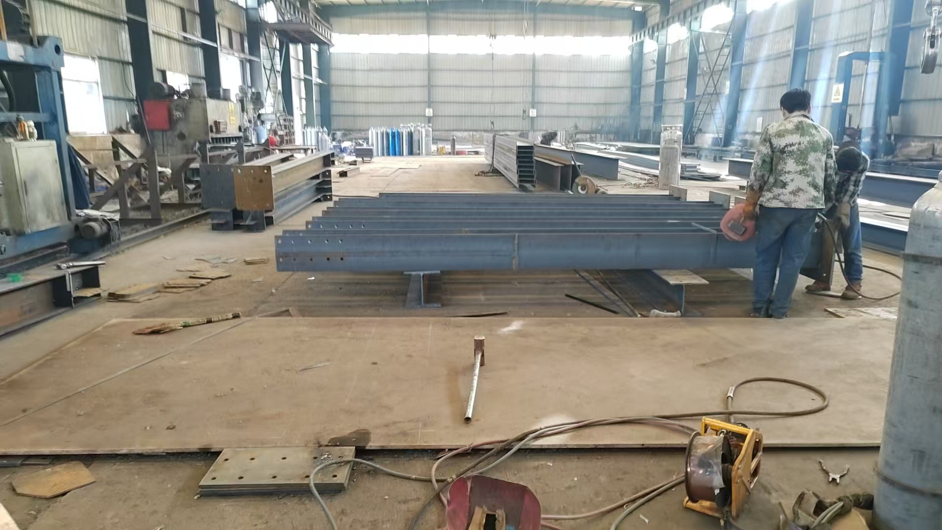 瑪曲縣生態(tài)畜牧產(chǎn)業(yè)園區(qū)基礎(chǔ)設(shè)施建設(shè)項(xiàng)目-河曲馬場 （二期）堆糞棚鋼結(jié)構(gòu)項(xiàng)目加工